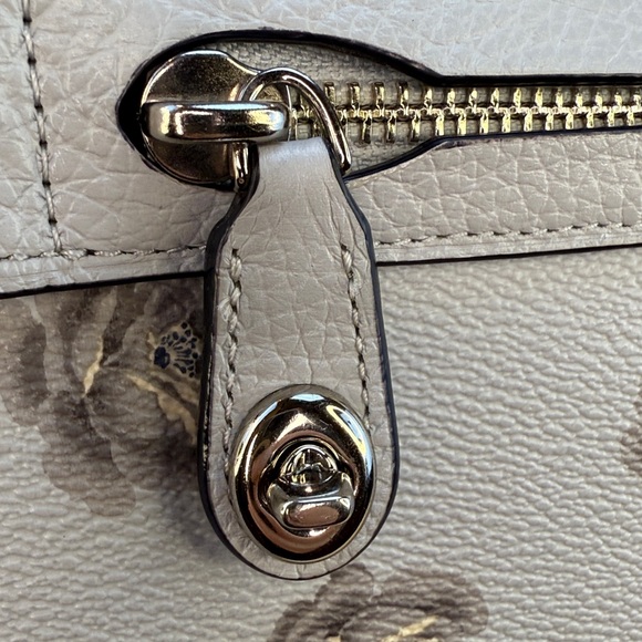 ๐ฅCOACH - Taylor Tote With Meadow Prairie Print - 81U395 - Picture 4 of 15